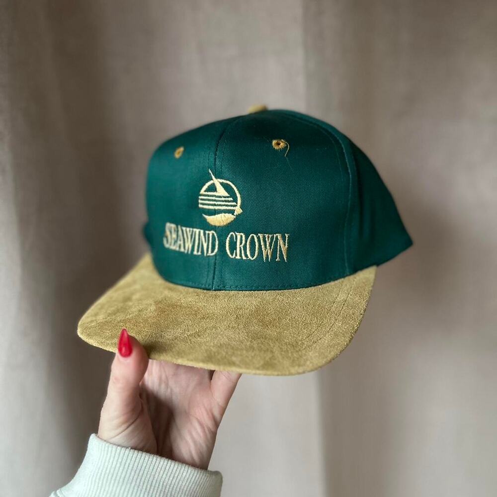 Green and tan vintage seawind hat